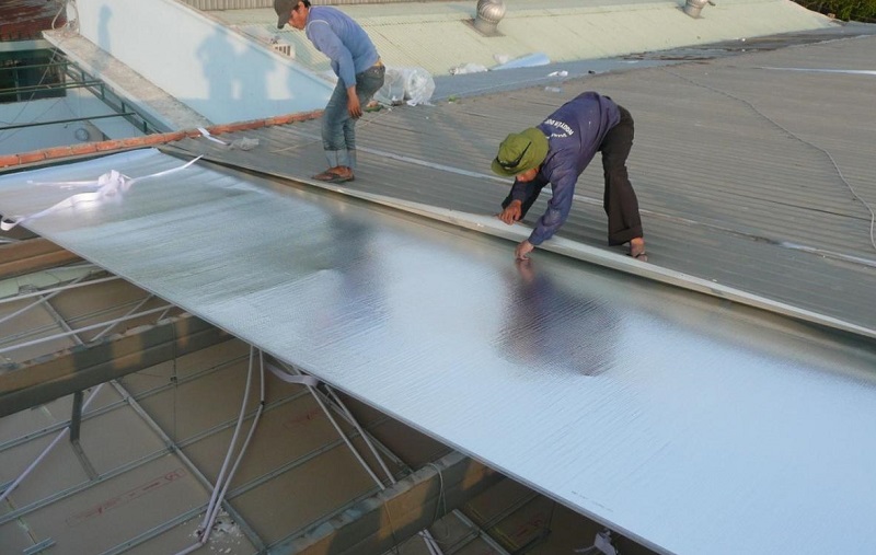 Tại sao nên dùng tấm cách nhiệt chống nóng mái tôn?